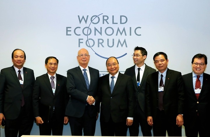 Нгуен Суан Фук встретился с руководителями финансовых организаций и иностранных компаний - ảnh 1